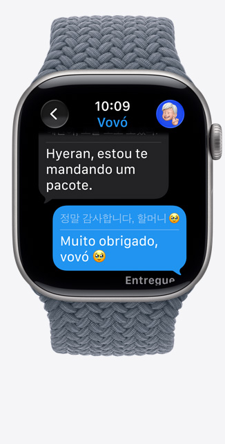 Apple Watch Series 11 com caixa cinza-espacial de alumínio, a Tradu??o ao Vivo altera o idioma do iMessage para inglês, pulseira loop solo tran?ada na cor azul-ancora