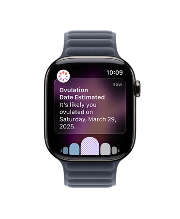 Apple Watch Series 11, p?írodní barva, titanové pouzdro, aplikace Zdraví s oznámením ze Sledování cyklu o datu ovulace, korunka Digital Crown, ?emínek, magneticky tah, námo?nicky modrá barva