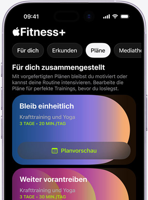 Die Apple Fitness+ App auf einem iPhone zeigt den Tab ?Pl?ne“ mit den ?Für dich zusammengestellt“ Pl?nen mit den Namen ?Bleib einheitlich“ und ?Weiter vorantreiben“