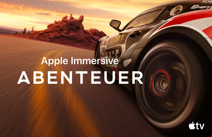 Rennwagen, darüber in wei?en Buchstaben ?Apple Immersive Adventure“