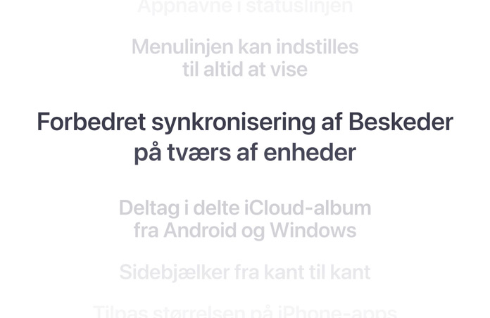 En liste med funktioner, hvor “Improved Messages syncing across devices” st?r skrevet med fed skrift i midten. De omgivende funktioner l?gger sig i baggrunden ovenover og nedenunder.