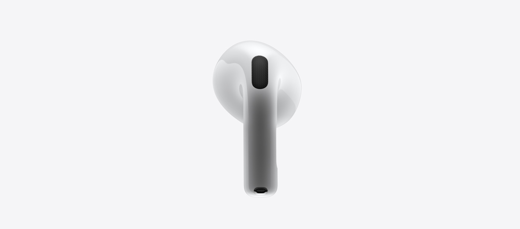 N?rbillede af de nye AirPods 4 vist forfra og bagfra.