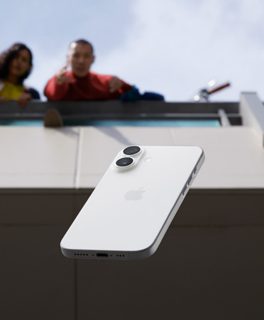 En iPad Air i s?lv ligger gjenglemt i lommen p? et passasjersete.