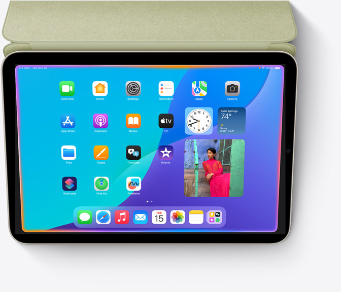 En iPad mini viser en helt ny design for Siri med et gl?dende lys rundt kanten p? skjermen.