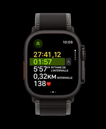 Apple Watch Ultra 3, finition noire, bo?tier en titane, exercice de course à pied, intervalle suivant