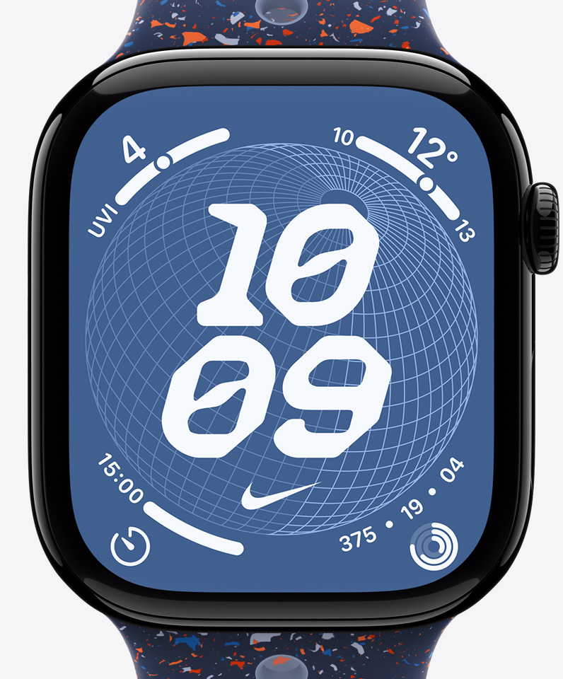 Nike 地球錶面顯示時(shí)間、Nike Swoosh 標(biāo)誌和多種複雜功能，包括紫外線指數(shù)、天氣、計(jì)時(shí)器、健身記錄圓圈