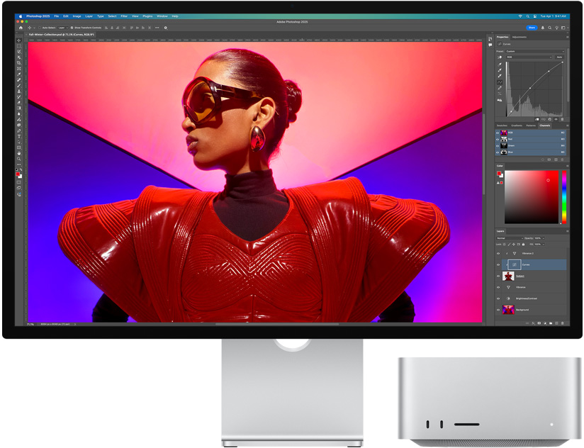 Studio Display 和 Mac Studio 一同展示，正使用 Adobe Photoshop