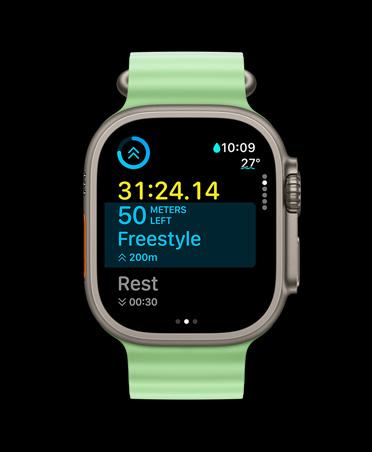 Apple Watch Ultra 3, natúr titántok, Edzés app, egyéni edzés kártyája, K?vetkez?k nézet, neonz?ld óceán szíj
