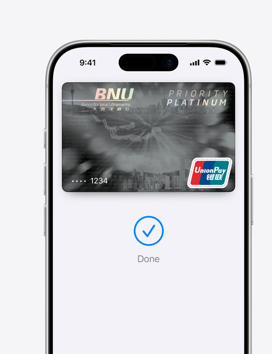 iPhone 螢?zāi)坏囊徊糠?，顯示正在透過 Apple Pay 使用銀聯(lián)信用卡