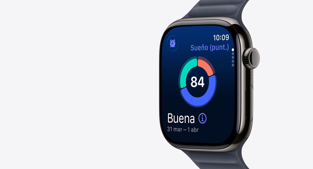 Apple Watch Series 11, color pizarra, caja de titanio, gráfica circular de Puntuación de Sue?o en la pantalla, parte lateral derecha, Digital Crown, correa, eslabones magnéticos azul marino