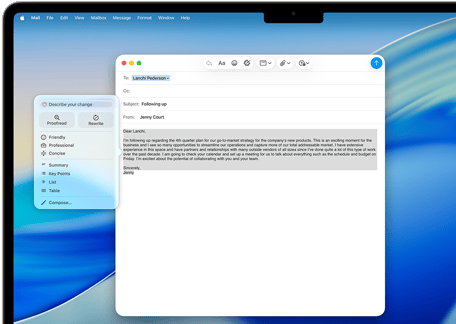 Obrazovka MacBooku Air s uká?kou pou?itia Nástrojov na písanie s Apple Intelligence pri písaní e-mailu