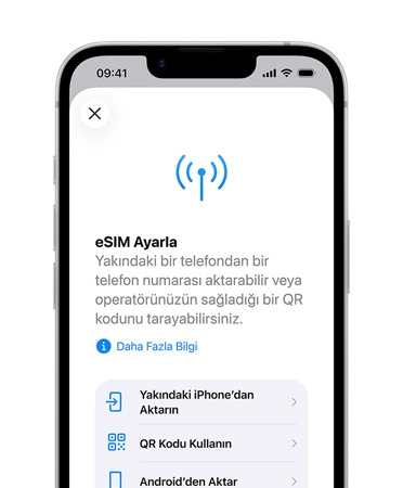 iPhone 17e, ?nden d?? g?rünüm, bir telefon numaras?n? yak?ndaki bir telefondan veya bir QR Kodu taratarak aktarmak i?in kullan?lan eSIM’i Ayarla ?zelli?i g?steriliyor