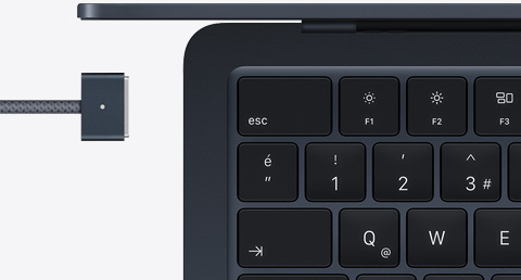 Gece Yar?s? rengi MacBook Air ve uyumlu renkteki MagSafe ?arj kablosu
