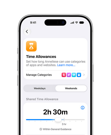 iPhone 17 Pro, Gümü? rengi, ekran?nda Ayarlar’daki Time Allowance ve Screen Time Schedule se?enekleri ile ?ocu?u i?in zaman ve medya kategorileri izinleri ayarlan?yor