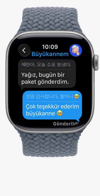 Apple Watch Series 11, alüminyum kasa, uzay grisi renk, Canl? ?eviri ?zelli?i Mesajlar uygulamas?ndaki mesaj?n dilini Türk?e’ye ?eviriyor, ?rgü Solo Loop, demir mavisi renk