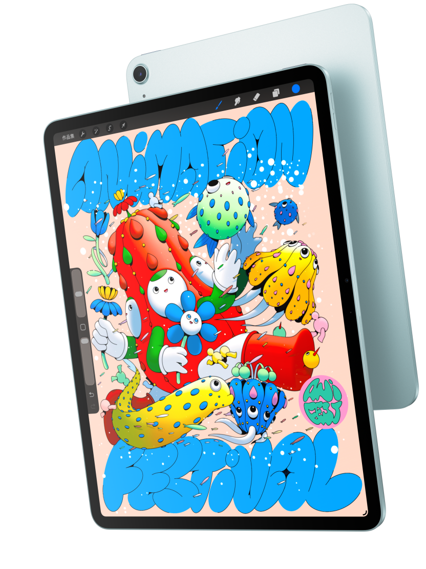 13 吋 iPad Air 的機身正面外觀，螢?zāi)伙@示 Procreate app，背後重疊擺放的另一部藍色 iPad Air 則露出機身背面外觀