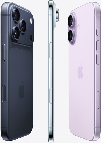 展示藏藍(lán)色 iPhone 17 Pro 有相機(jī)的一側(cè)，天藍(lán)色 iPhone Air 側(cè)面，以及薰衣草紫色 iPhone 17 的背面，三種機(jī)型呈扇形展開。