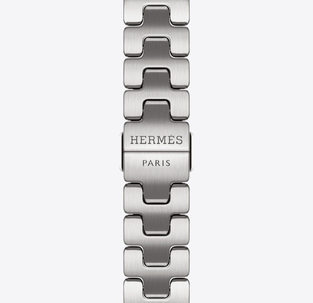 Apple Watch Hermès Series 11 Grand H Fin Satiné 緞灰色錶鏈帶，錶釦上鐫刻 Hermès 標誌