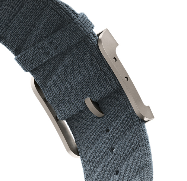 Bleu Gris/Bleu Glacier 灰藍色配冰川藍色 Apple Watch Hermès Ultra 3 En Mer 錶帶 (藍灰色配淺灰色紋理斜紋)，錶帶以聚醯胺紗繩材質(zhì)針織而成，中央有調(diào)整孔，並配有原色鈦金屬錶扣