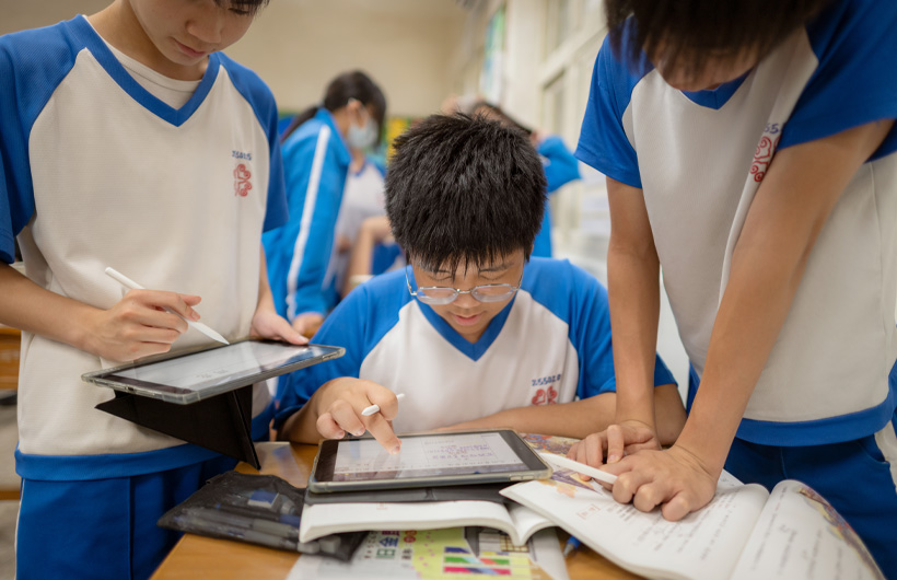 Goodnotesを使ってグループワークに協(xié)力して取り組む、市立瑞芳國民中學校の生徒たち。