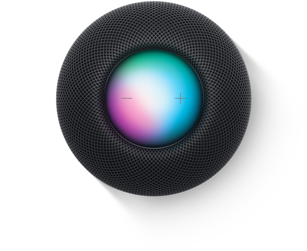 ミッドナイトのHomePod miniと3臺のiPhoneが並んでいる。1臺目のiPhoneはホームアプリ、2臺目はHomeKitのグラフィックス、3臺目は「見つける」タブを表示している