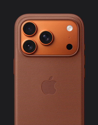 ?iPhone 17 Pro“, galin?s pus?s dalis, kosmin?s oran?in?s spalvos, su oran?iniu ?TechWoven“ austu d?klu ir ?MagSafe“