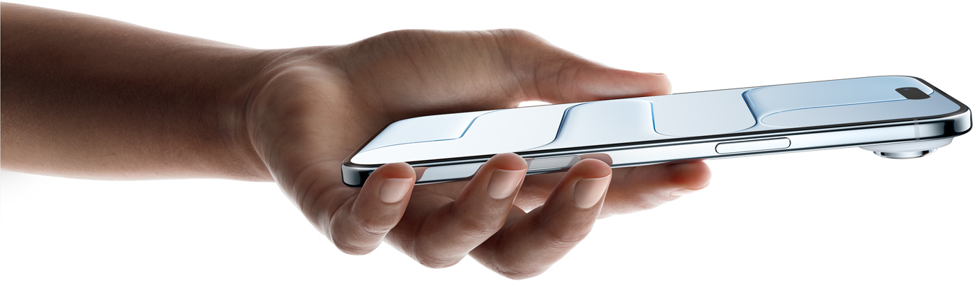 Eine Hand h?lt ein iPhone Air, Vorderseite, Seite, Farbe Himmelblau, sehr dünnes Profil, Dynamic Island, Tasten: Seitentaste, Kamerasteuerung