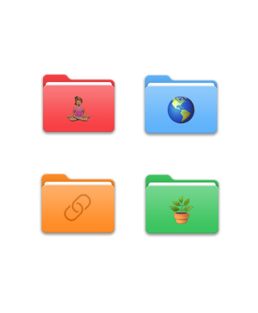 Cuatro carpetas de archivos dispuestas en forma de cuadrícula, cada una de un color: rojo, azul claro, naranja y verde. Cada una tiene un icono diferente: una persona practicando yoga, un globo terráqueo, un símbolo de enlace URL y una planta.