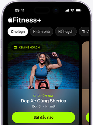 ?ng d?ng Apple Fitness+ trên iPhone hi?n th? màn hình tab Cho B?n, có bài t?p ??p Xe ???c ?? xu?t
