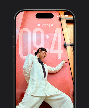 Màn Hình Khóa(chǎn) c?a iPhone hi?n th? th?i gian thích ?ng v?i ?nh c?a Màn Hình Khóa(chǎn)